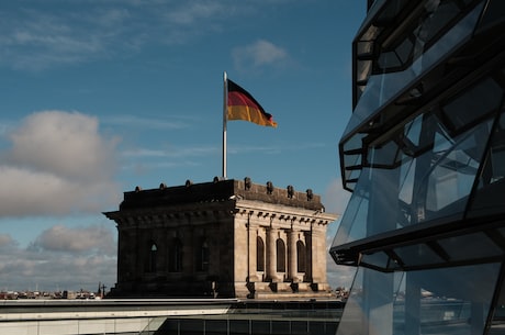 德国国会大厦：建筑的艺术与政治的象征